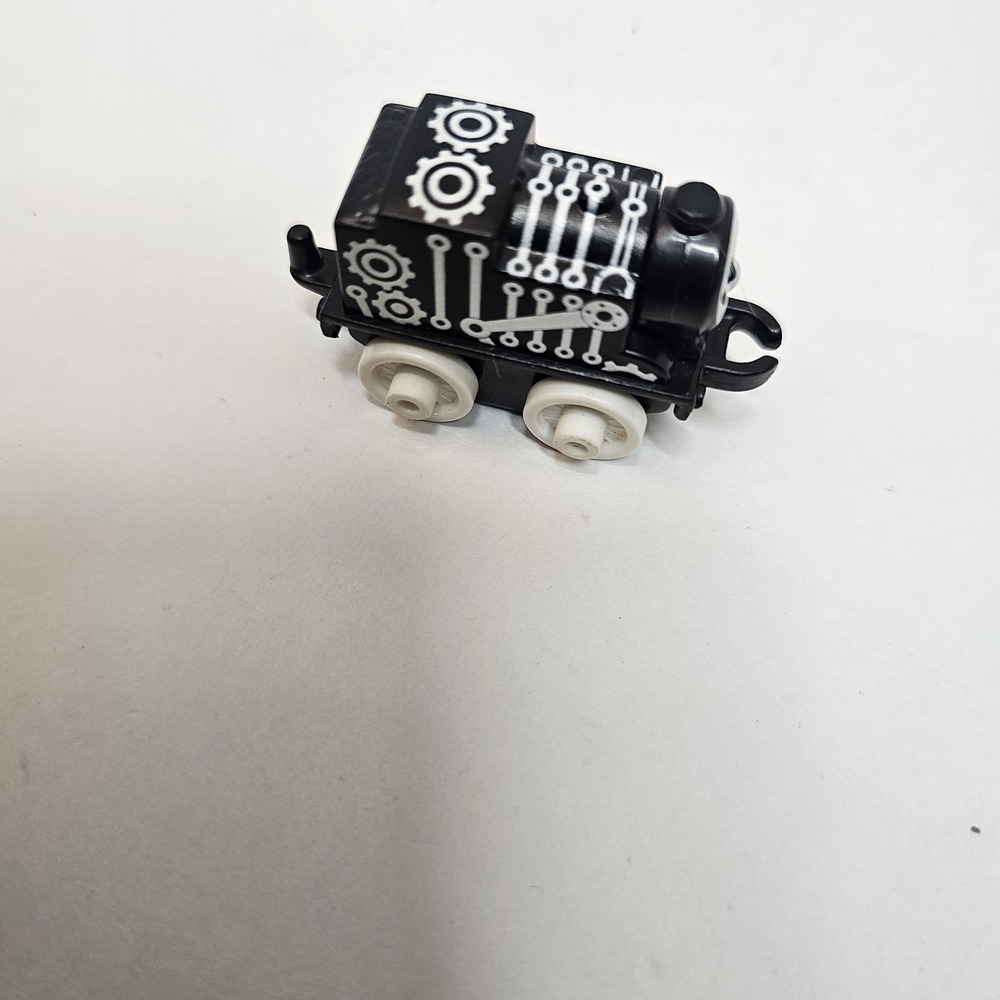 2014 Thomas & Friends Mini Train Tank Engine - Thomas Spooky Skeleton J2OD - Picture 2 of 8